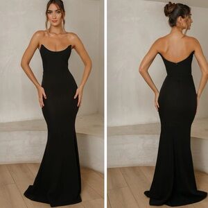 Elegant Black Strapless Evening Gown